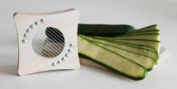 Taglia Zucchine in legno con fili metallici