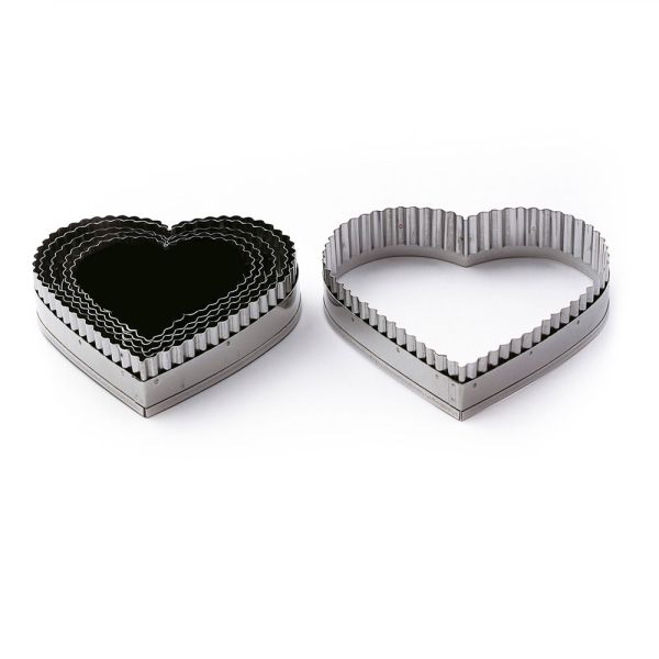 Set di tagliapasta a cuori ondulati - 9 pezzi di Martellato Professional