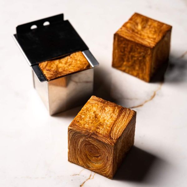 Croissant Cubo: stampo in acciaio inox 7 x 7 cm. di Pavoni Professional